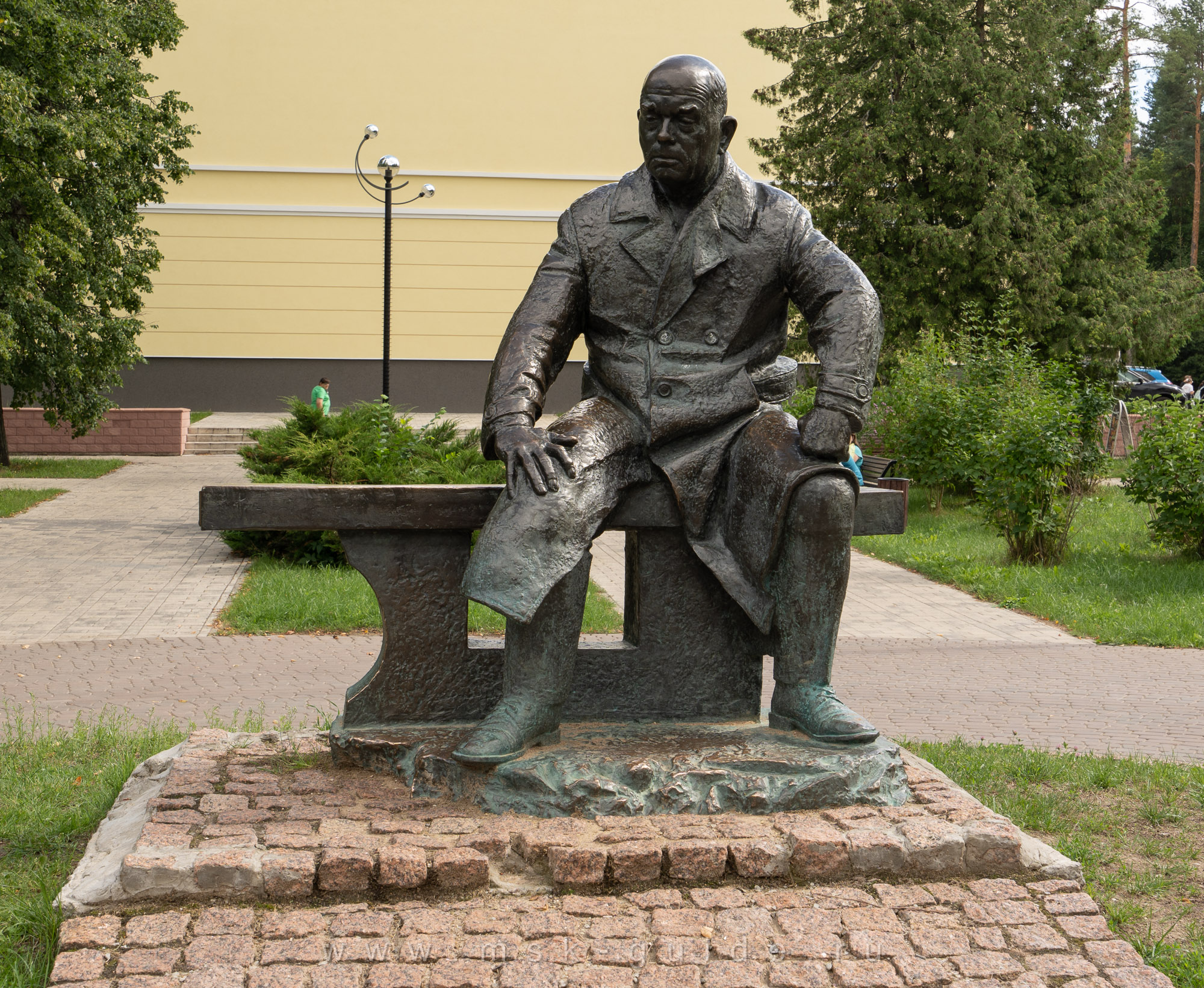 Памятник М.Г. Мещерякову в Дубне Памятник М.Г. Мещерякову в Дубне