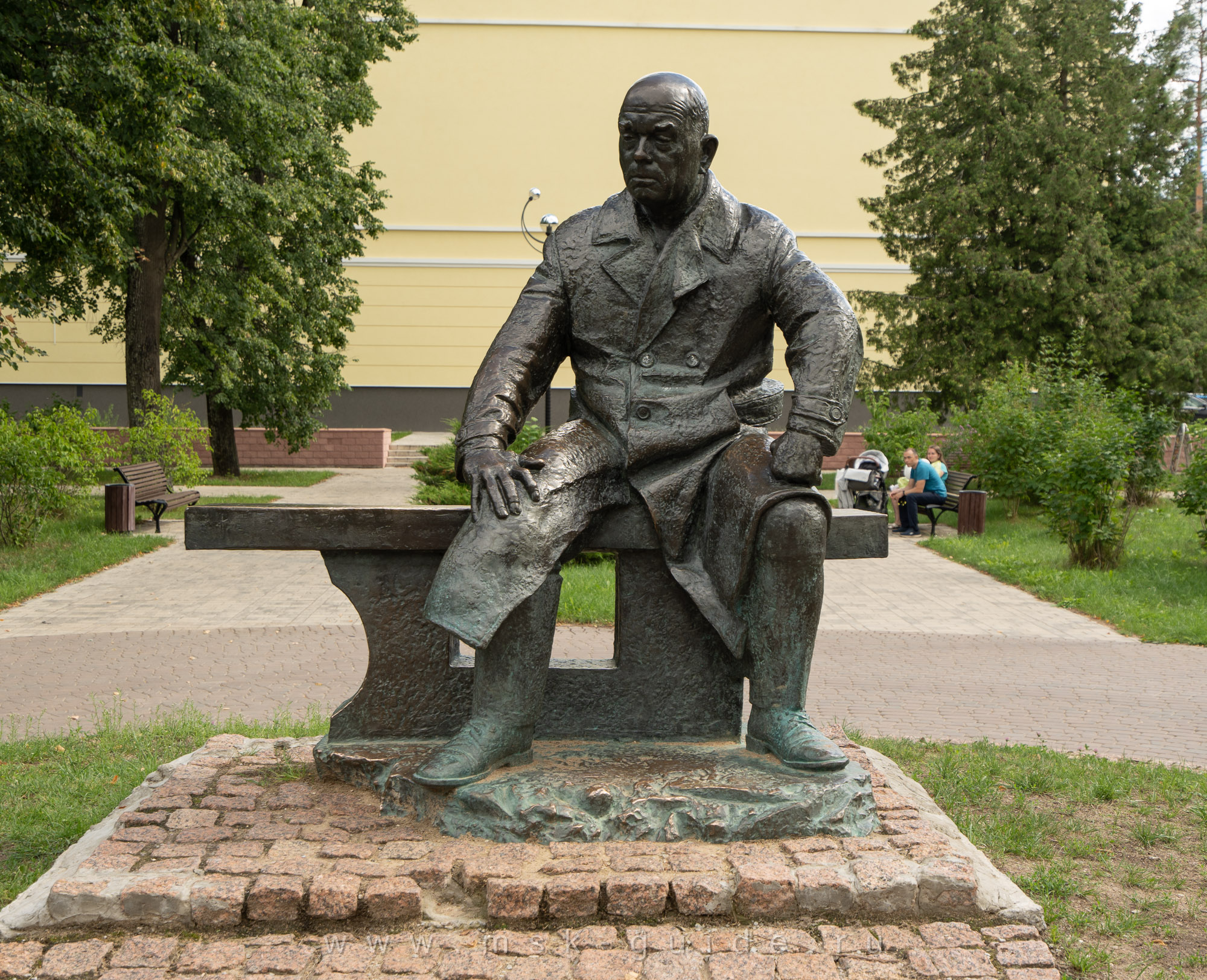 Памятник М.Г. Мещерякову в Дубне Памятник М.Г. Мещерякову в Дубне