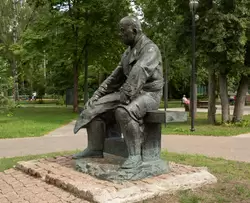 Памятник М.Г. Мещерякову в Дубне