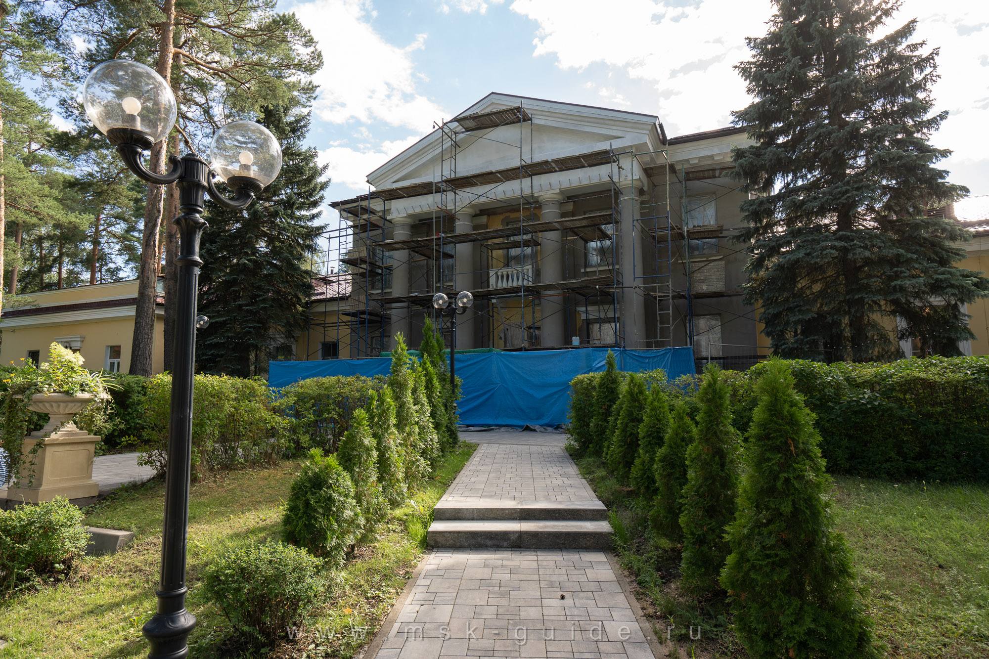 Административный корпус, или Дом ученых ОИЯИ в Дубне Административный корпус, или Дом ученых ОИЯИ в Дубне
