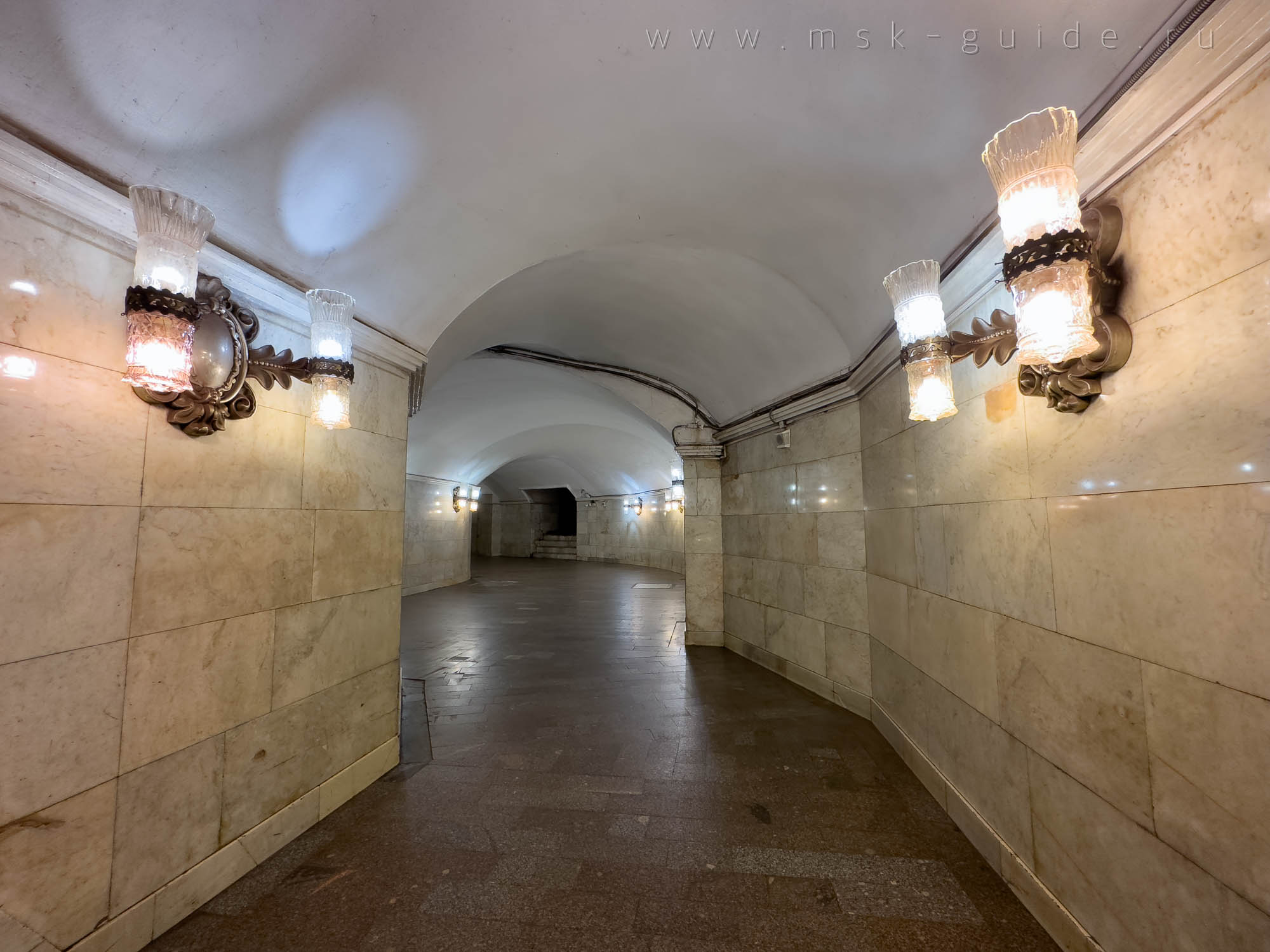 Переход между станциями метро в Москве Переход между станциями метро в Москве