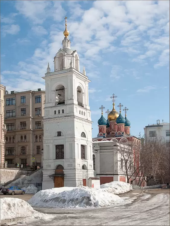 Зарядье. Колокольня храма Покрова Пресвятой богородицы что на Псковской горке