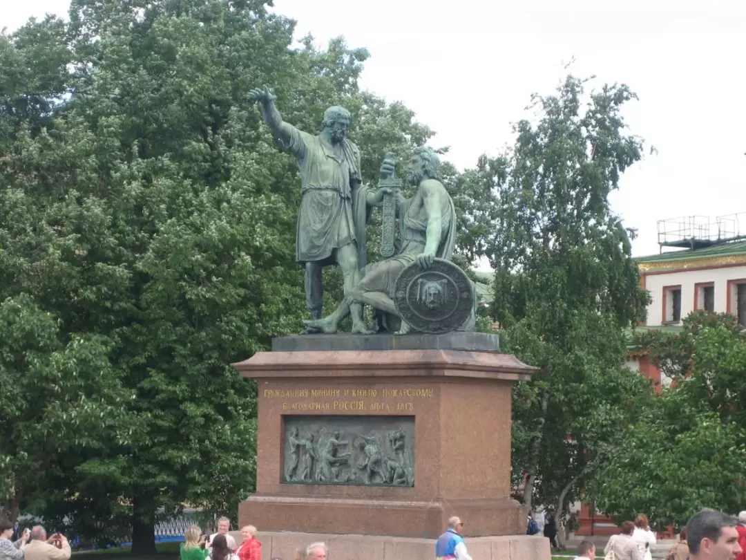 Красная площадь, памятник Минину и Пожарскому
