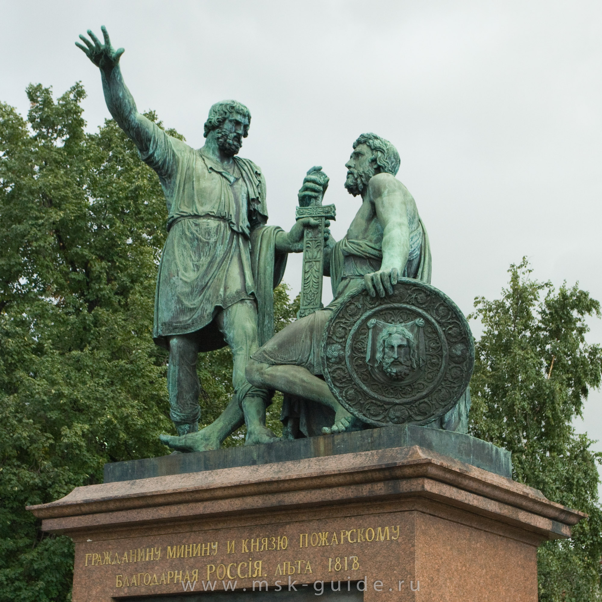 Памятник минину в москве