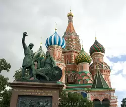 Собор Василия Блаженного и памятник Минину и Пожарскому