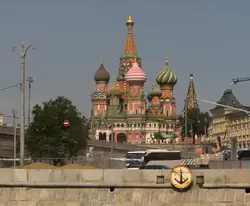 Собор Василия Блаженного, вид с борта теплохода на Москве реке