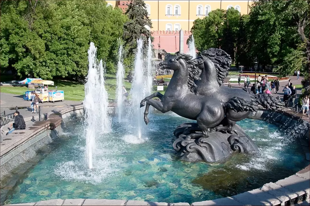 Александровский сад в Москве, кони Александровский сад в Москве, кони