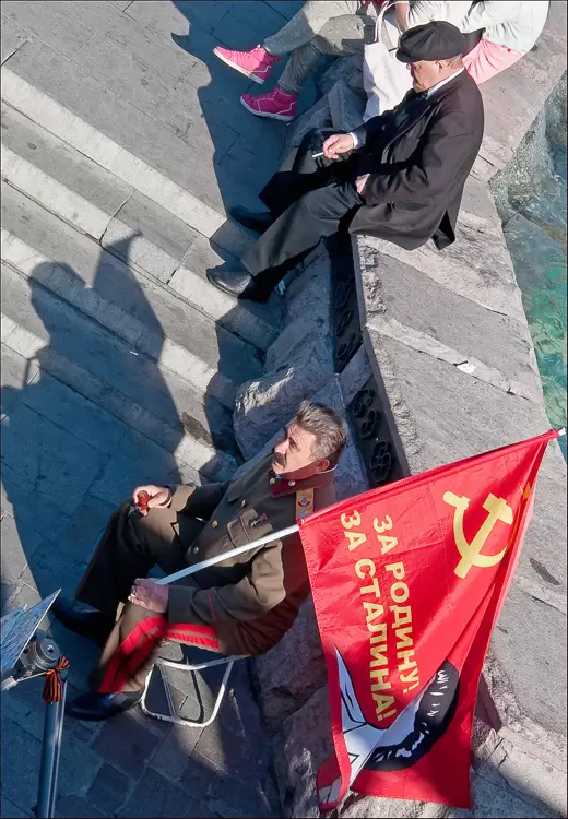 Александровский сад в Москве, утомлённые солнцем Александровский сад в Москве, утомлённые солнцем