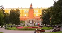 Александровский сад в Москве, грот Руины и Средняя Арсенальная башня