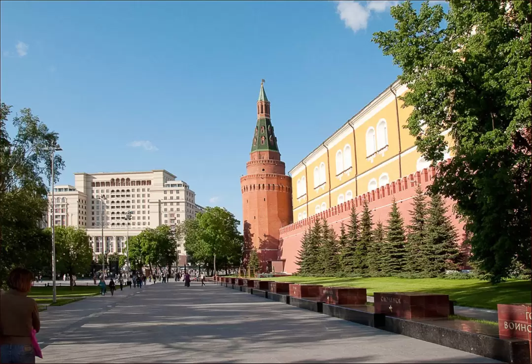 В Александровском саду