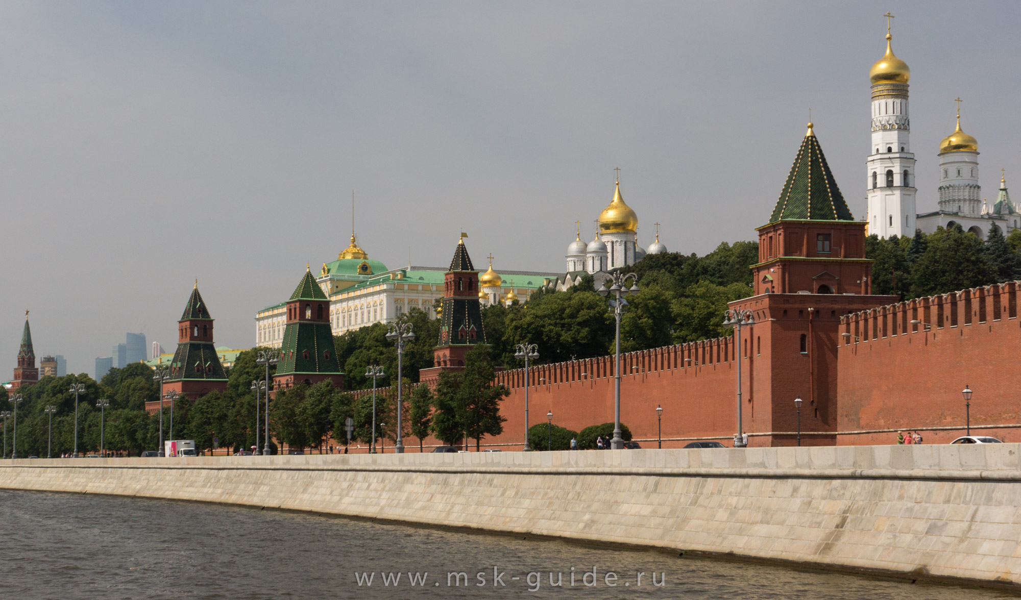 Башни Московского Кремля, выходящие к Москва реке Башни Московского Кремля, выходящие к Москва реке