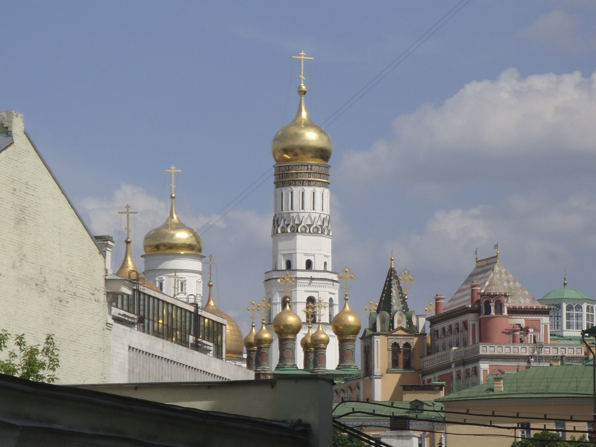 Кремль издали Кремль издали