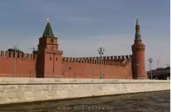 Кремлевская стена, Беклемишевская и Петровская башни