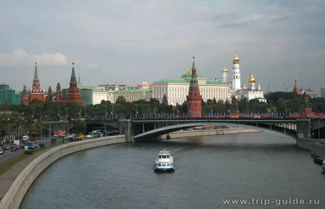 Патриарший мост, вид на кремль