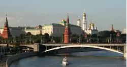 Патриарший мост, вид на Московский Кремль