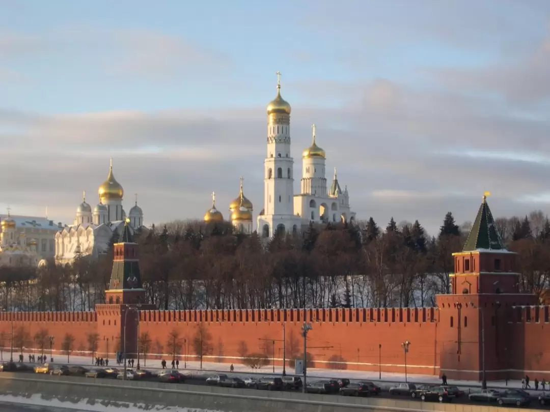 Петровская башня (справа) и Первая Безымянная башня (слева) Петровская башня (справа) и Первая Безымянная башня (слева)