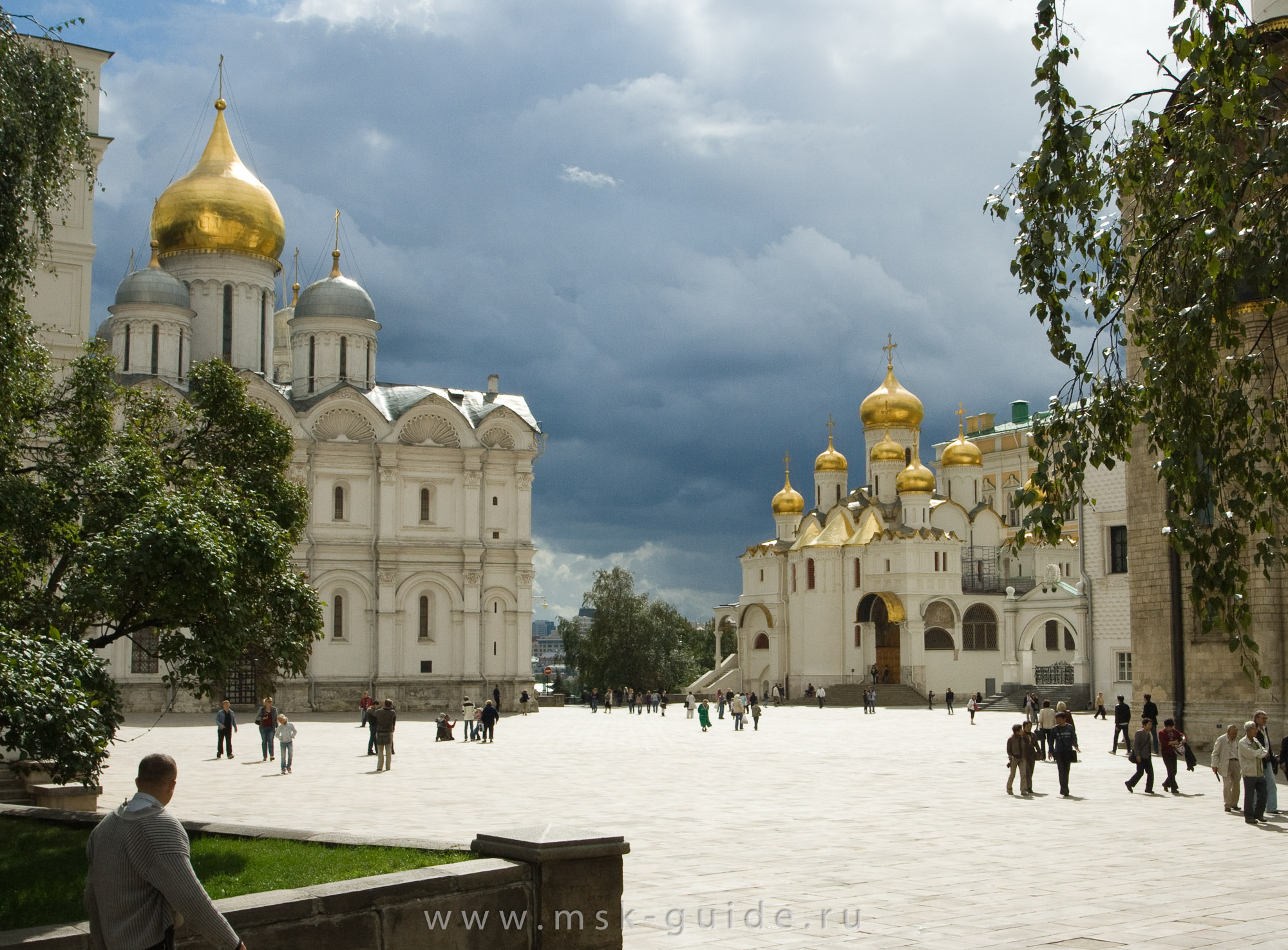 Название зданий на соборной площади кремля