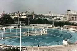 Бассейн «Москва» на месте Храма Христа Спасителя