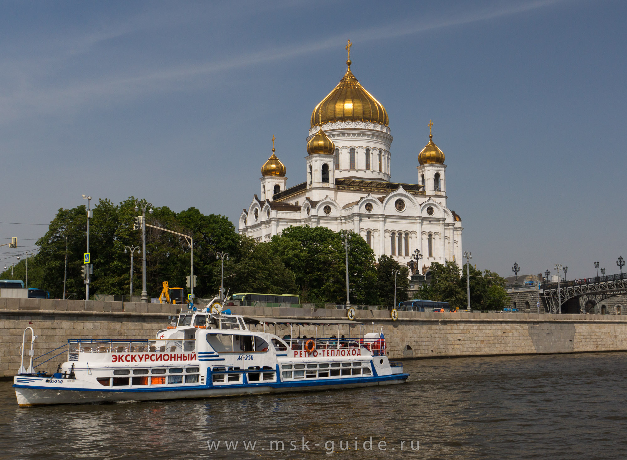 Храм Христа Спасителя, вид с Москвы реки Храм Христа Спасителя, вид с Москвы реки