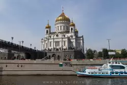 Вид на Храм Христа Спасителя с Москвы-реки