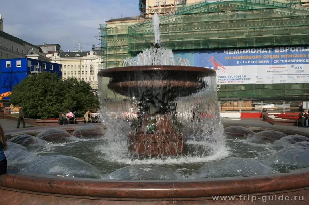 Фонтаны на Театральной площади Фонтаны на Театральной площади