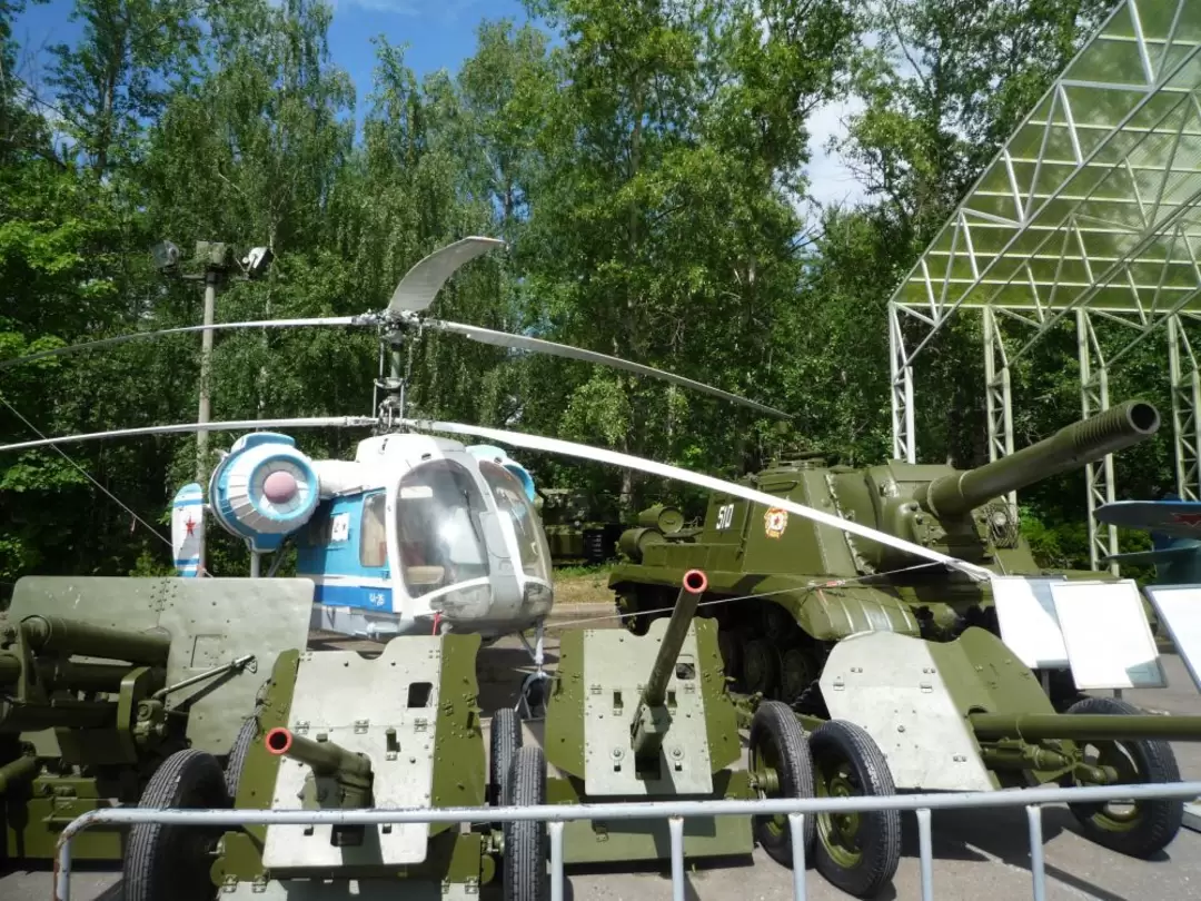 Выставка военной техники на Поклонной горе Выставка военной техники на Поклонной горе