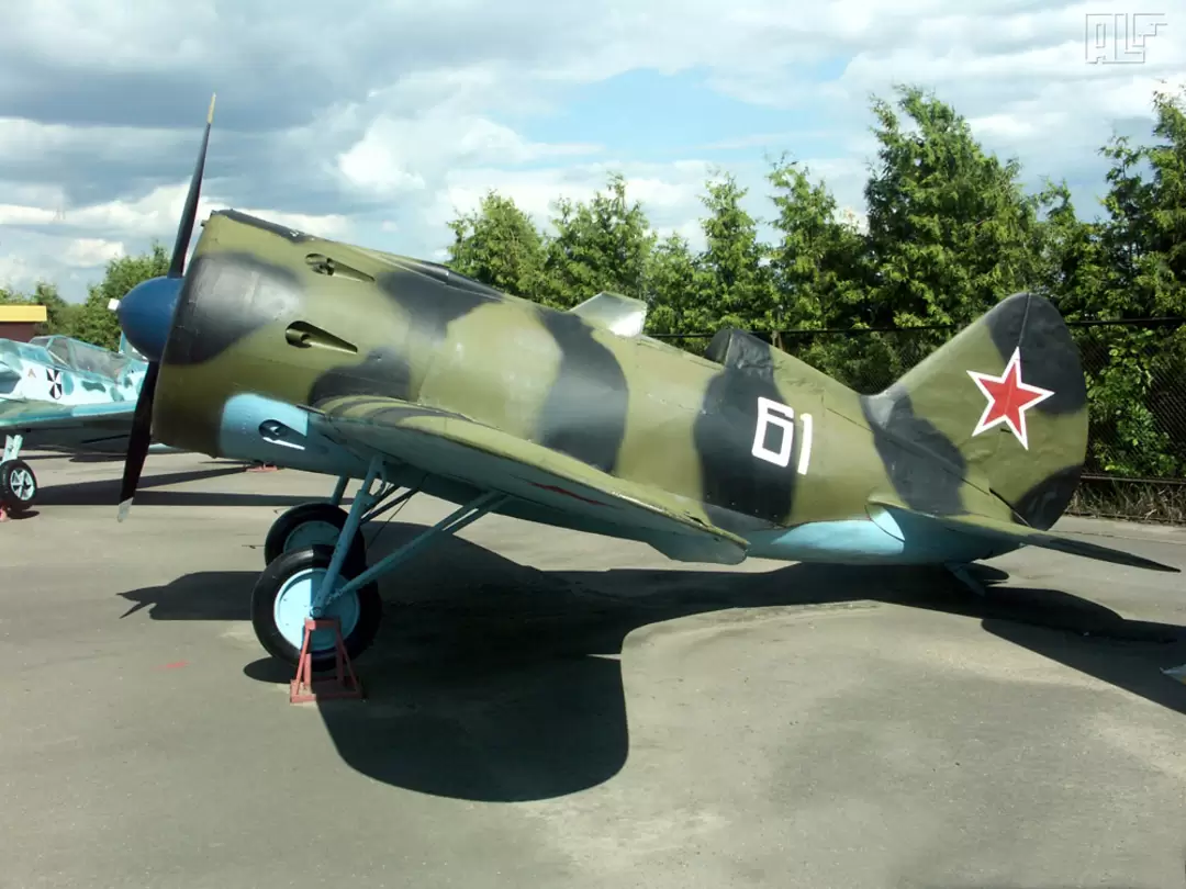 И-16 (истребитель) И-16 (истребитель)