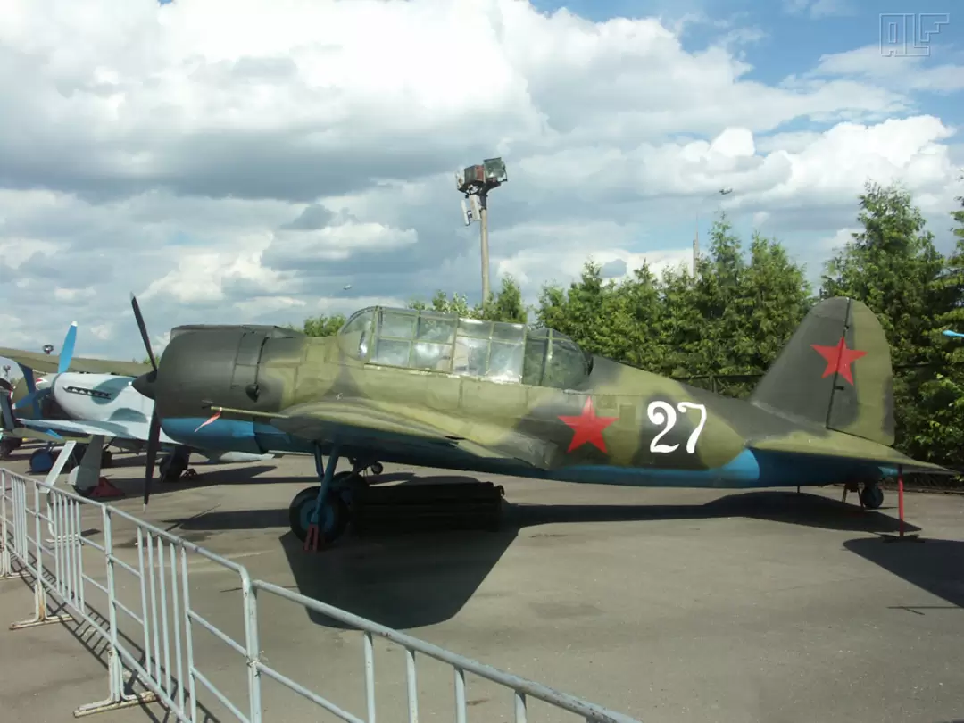 Су-2 (выпущено 800 шт) Су-2 (выпущено 800 шт)