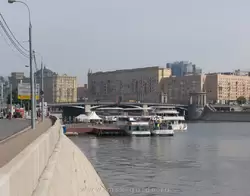 Причал Столичной судоходной компании у Киевского вокзала