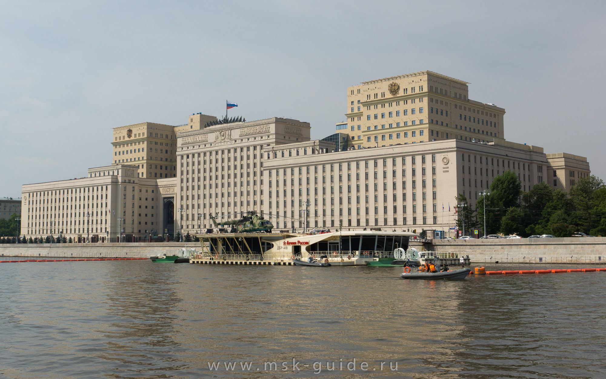 Здание Министерства обороны РФ на Фрунзенской набережной (Национальный центр управления обороной)