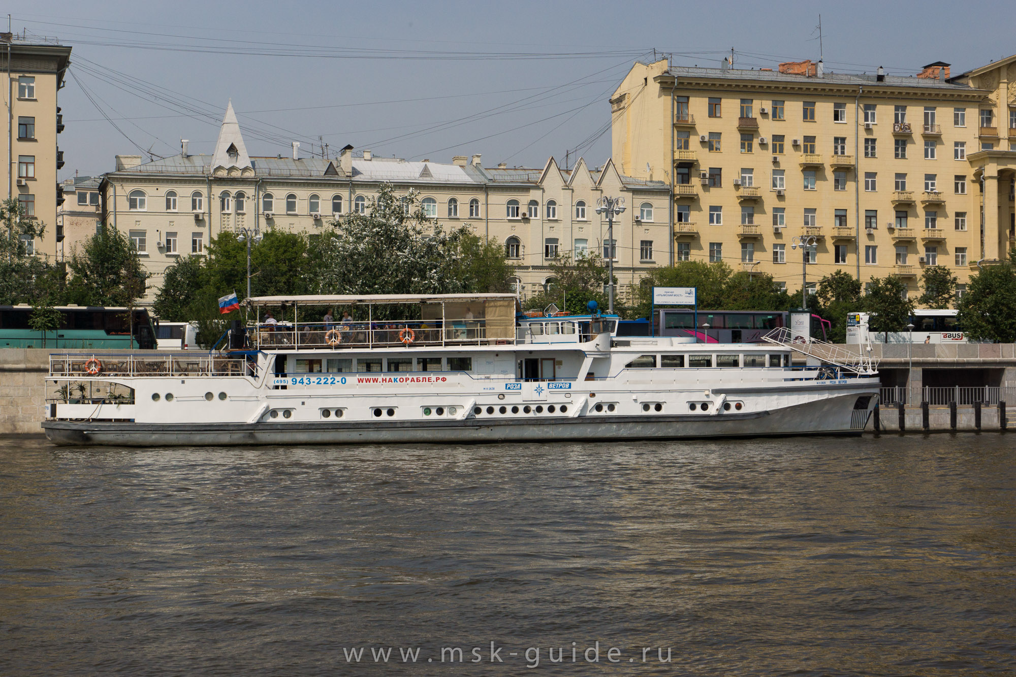 Теплоход «Роза ветров» в Москве (бывший ОМ-147)