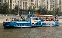 Теплоход «Мария» типа «Москвич» совершает прогуки по Москве-реке
