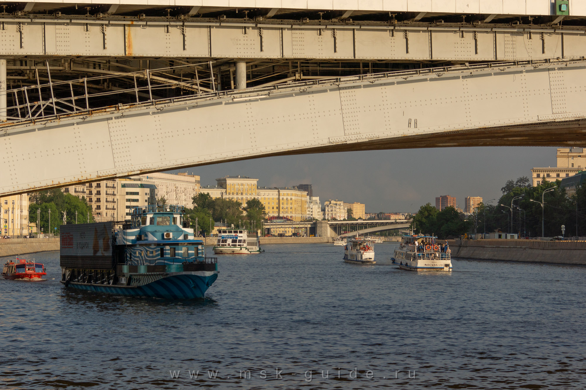 Прогулочные теплоходы на Москве-реке Прогулочные теплоходы на Москве-реке