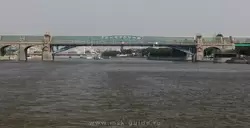 Пушкинский пешеходный мост через реку Москву