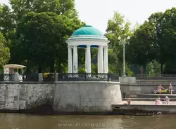 Парк Горького в Москве, ротонда Голицынской больницы, архитектор Матвей Казаков