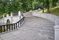 Нескучный сад в Москве, лестница каскадного фонтана «Ныряльщица»