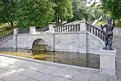 Нескучный сад в Москве, пионер каскадного фонтана