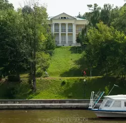 Летний домик в Нескучном саду