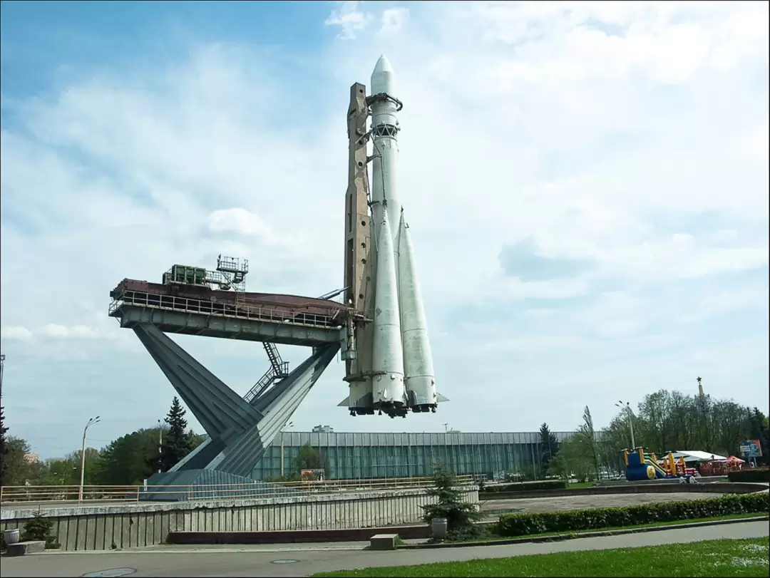 Макет ракеты-носителя «Восток» на ВДНХ Макет ракеты-носителя «Восток» на ВДНХ