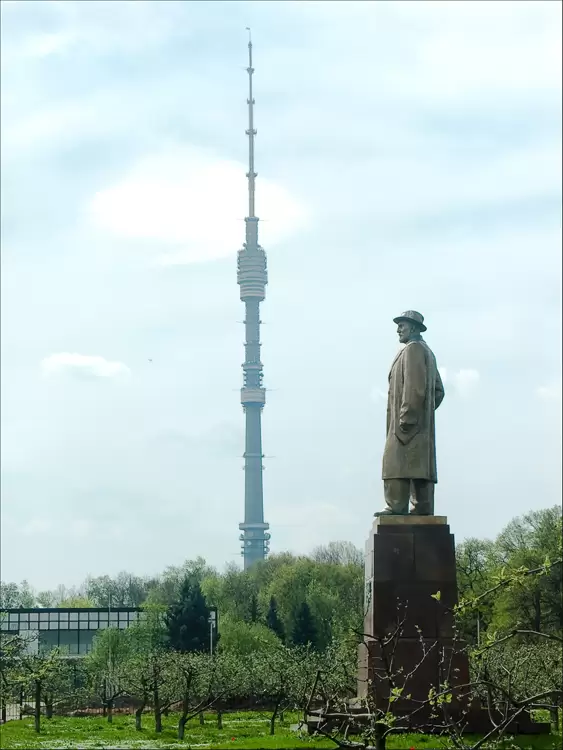 Памятник Ивану Мичурину на ВДНХ Памятник Ивану Мичурину на ВДНХ