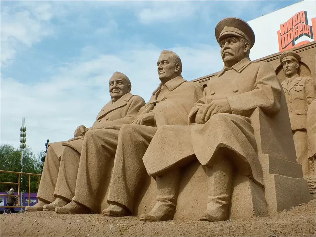 Фестиваль песчаных скульптур на ВДНХ, «Ялтинская конференция» Фестиваль песчаных скульптур на ВДНХ, «Ялтинская конференция»