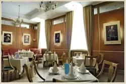 Ресторан «Белый рояль» в гостинице «Алтай» в Москве