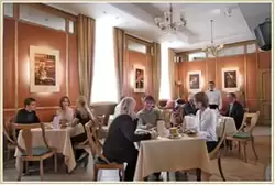 Ресторан «Белый рояль» в гостинице «Алтай» в Москве