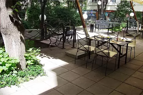 Веранда в гостинице Арбат в Москве Веранда в гостинице Арбат в Москве