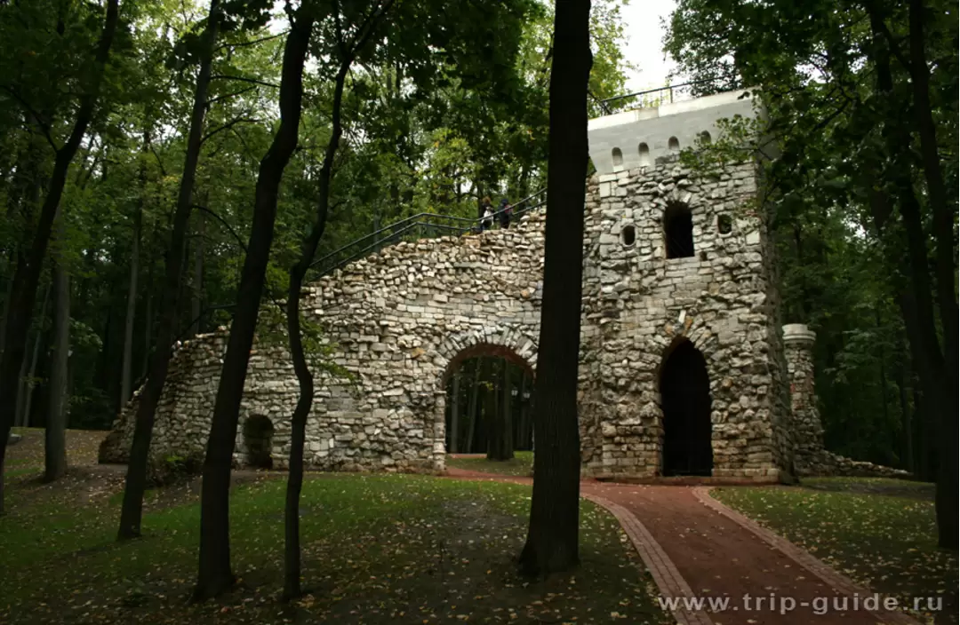 Башня-руина в Царицыно Башня-руина в Царицыно