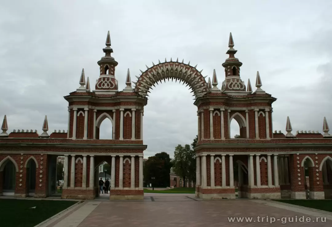 Галерея с аркой в Царицыно Галерея с аркой в Царицыно