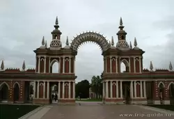 Галерея с аркой в Царицыно