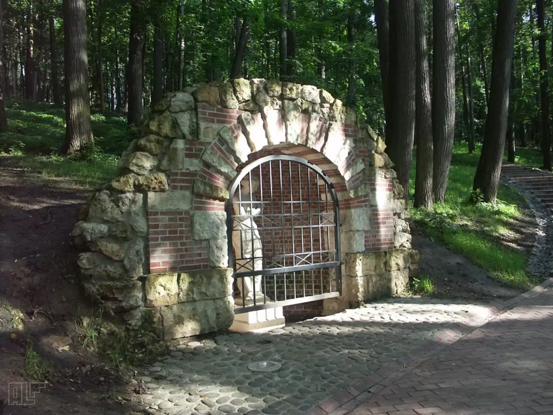 Грот в парке Царицыно