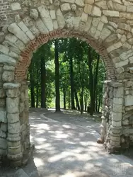 Павильон-руина в парке Царицыно
