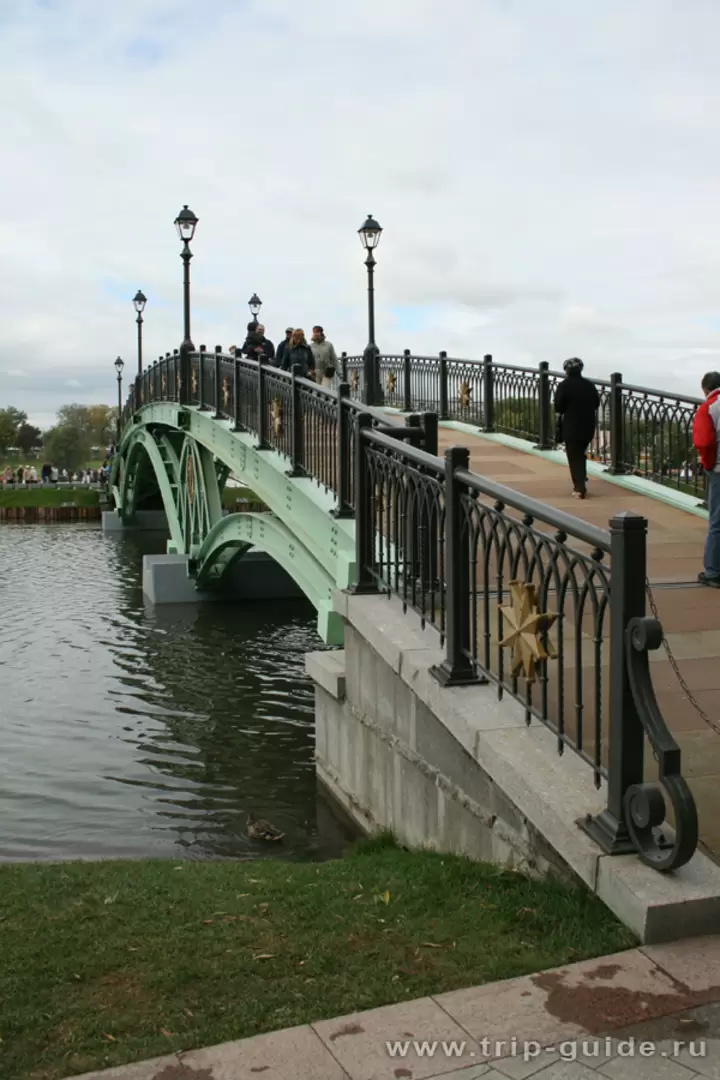 Пешеходный мост в Царицыно Пешеходный мост в Царицыно